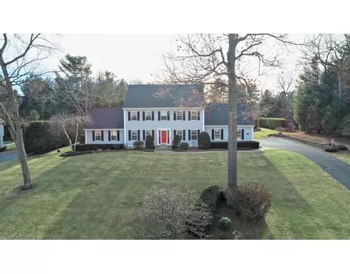 3 Falcon Crest Dr, Southwick, MA 01077