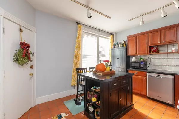 Brookline, MA 02446,1407 Beacon Street #4