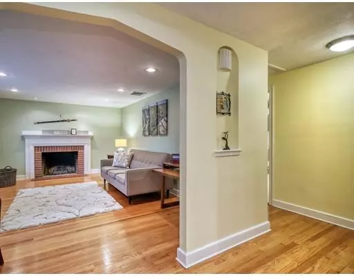 Needham, MA 02492,99 Barrett St