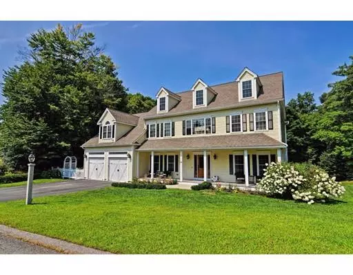 11 Hales Pond Ln, Wrentham, MA 02093