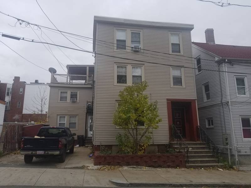 10 Blossom St, Chelsea, MA 02150