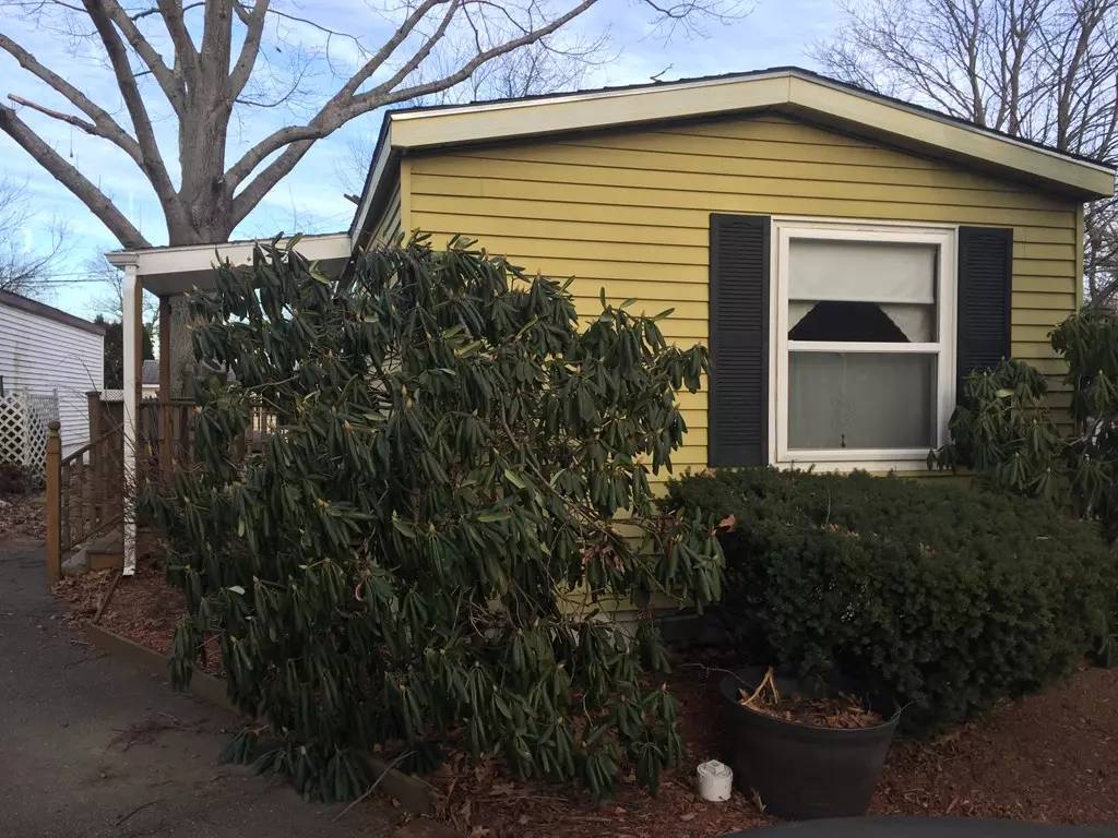 Peabody, MA 01960,251 Newbury Street #14