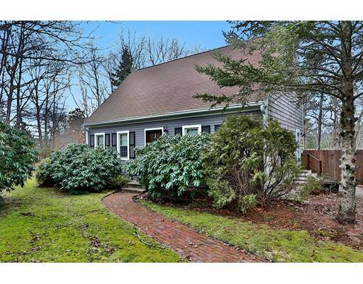 35 Chart Well Dr, Bourne, MA 02532