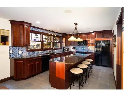 Fairhaven, MA 02719,1 Smugglers Rd