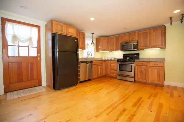 Amesbury, MA 01913,40 Elm St #2