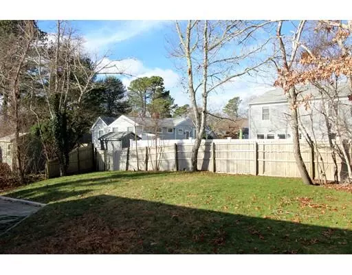 Mashpee, MA 02649,17 Bearse