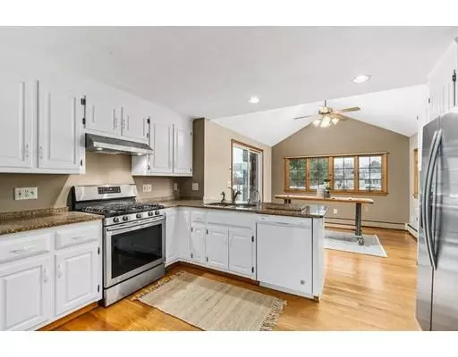 30 Joshua Dr, Wrentham, MA 02093