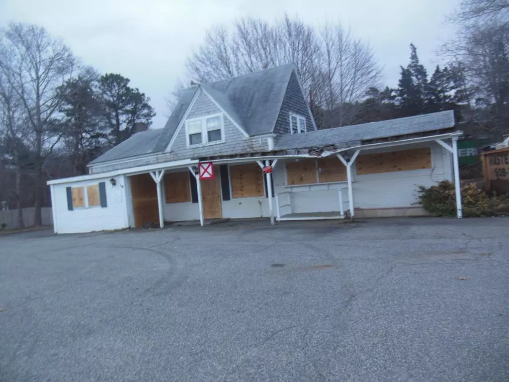 Bourne, MA 02532,226 Cranberry Hwy