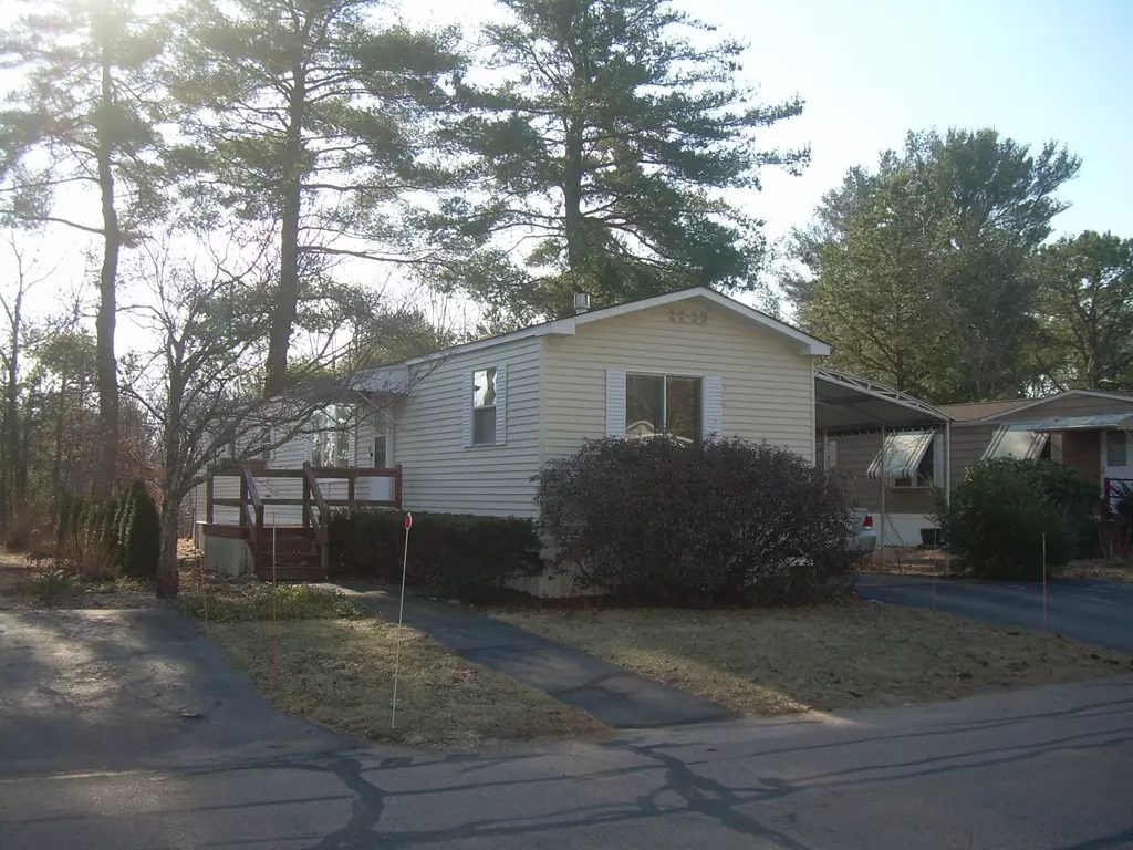 North Attleboro, MA 02760,11 Woodchip Sq. #11