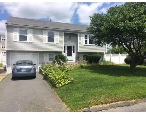 262 Heritage Dr, New Bedford, MA 02745