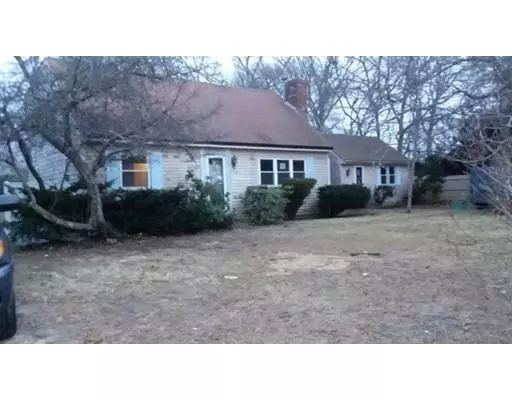 32 Flicker Ln, Yarmouth, MA 02673