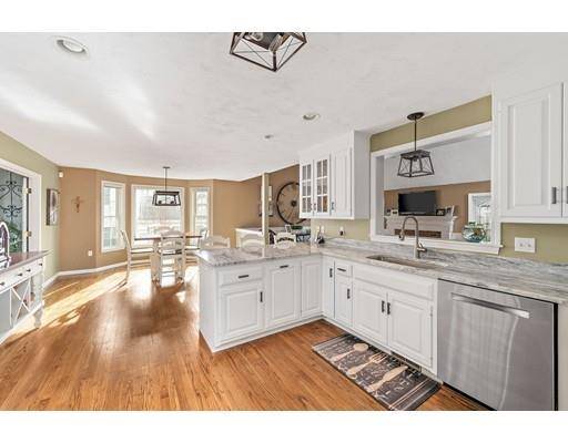 75 Riverside Dr, Wrentham, MA 02093