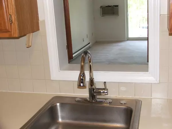 Weymouth, MA 02190,70 Webster #211