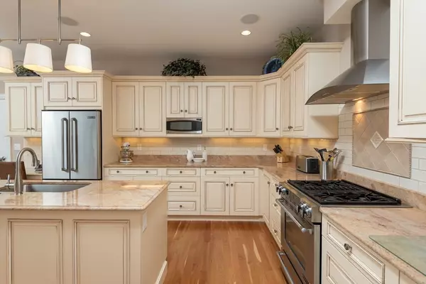 Hingham, MA 02043,14 Heron Way #14