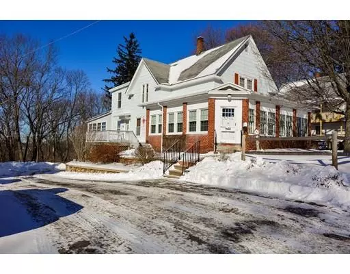 92 Oak St, Gardner, MA 01440