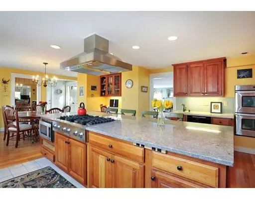 Hingham, MA 02043,3 Crowes Lane