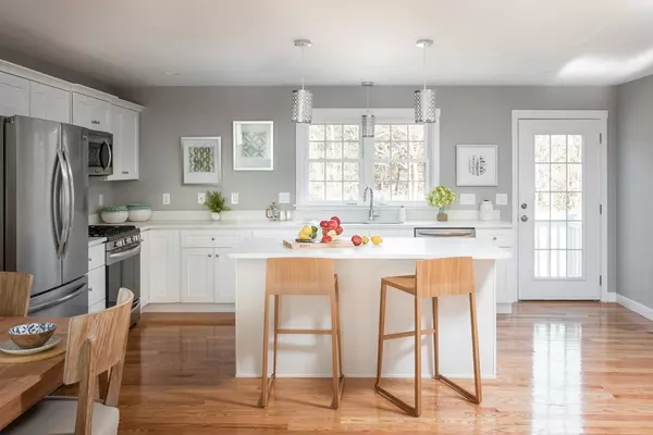 Grafton, MA 01560,27 Craftsman Court #14