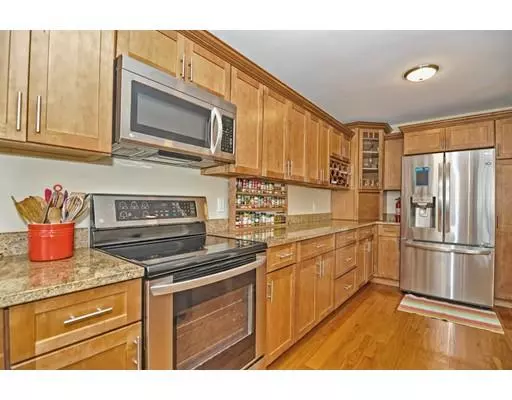 Randolph, MA 02368,3 Vinton St