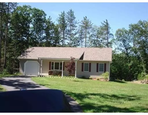 9 Hobbs St, Palmer, MA 01069