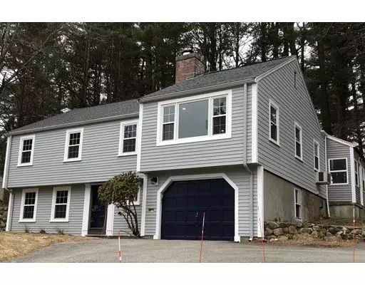 33 Locksley Road, Lynnfield, MA 01940