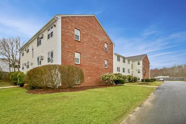 North Attleboro, MA 02760,641-R S Washington St #9