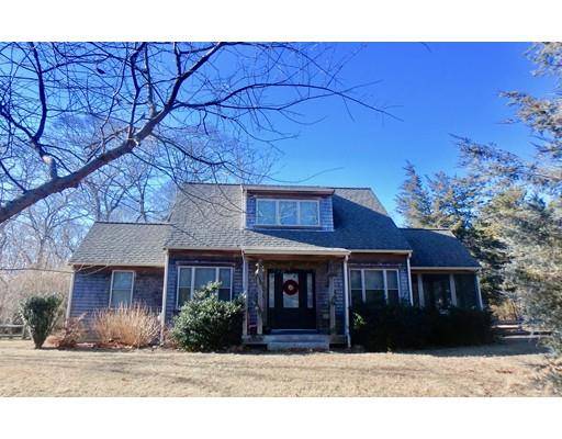 247 County Rd, Oak Bluffs, MA 02557