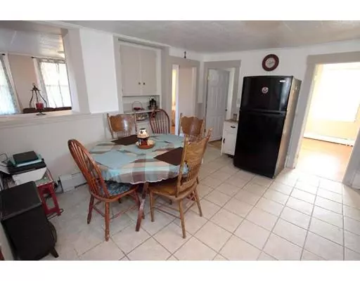 Fairhaven, MA 02719,14 Manhattan Ave