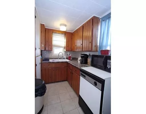 Fairhaven, MA 02719,14 Manhattan Ave