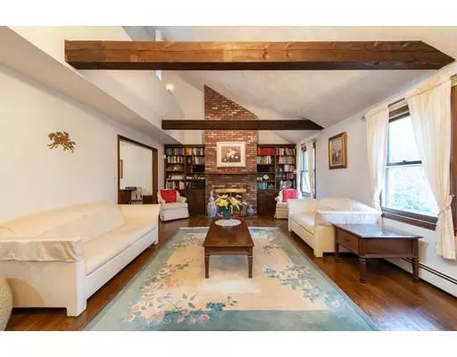 Weston, MA 02493,30 Chiltern Road