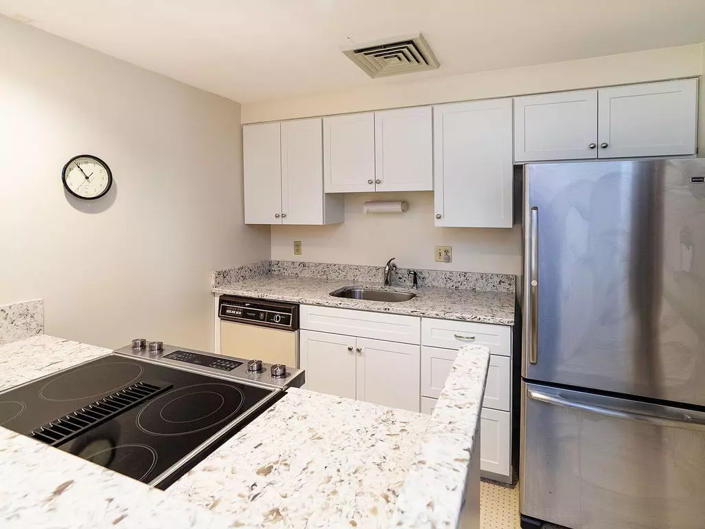 Brookline, MA 02446,22 Parkman St #2