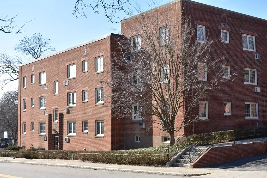 Brookline, MA 02446,20 Saint Paul St #7