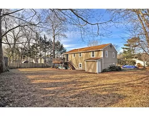 Norton, MA 02766,7 N Lakeview Rd