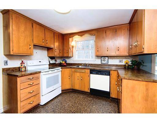 Acton, MA 01720,9 Country Club Road