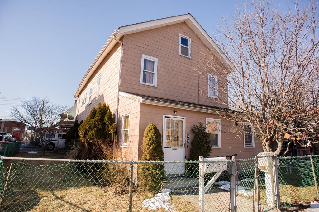 33 Taylor St, Framingham, MA 01702