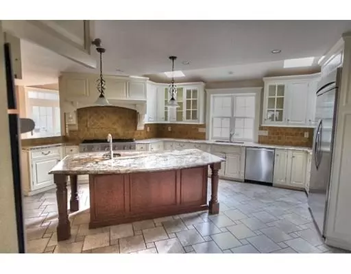 Hingham, MA 02043,14 Thompson Ave