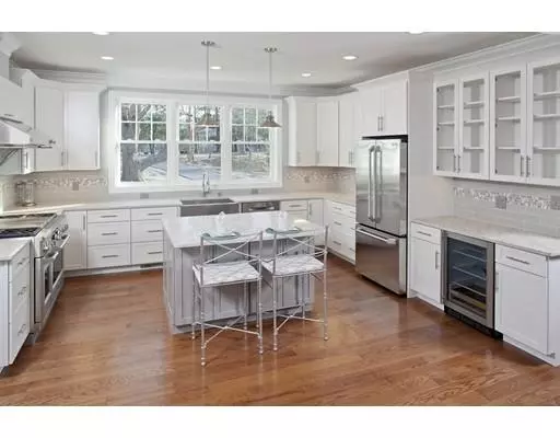 Hingham, MA 02043,32 Cross St