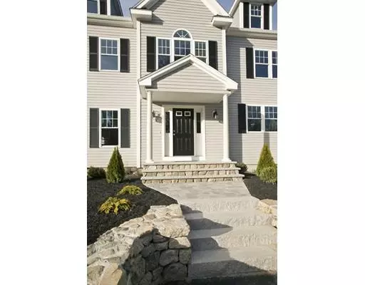 Hingham, MA 02043,32 Cross St