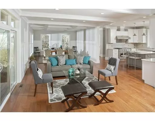 Hingham, MA 02043,32 Cross St