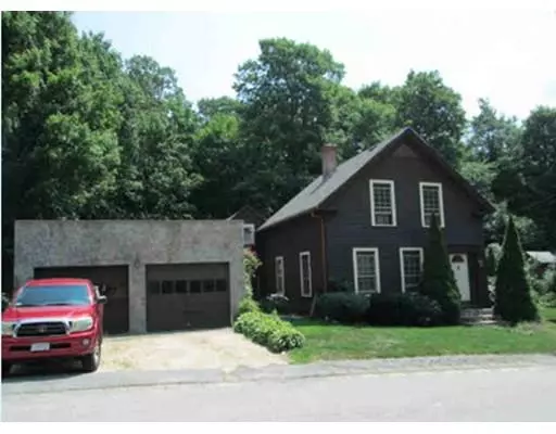 10 Lawrence St, Ashburnham, MA 01430