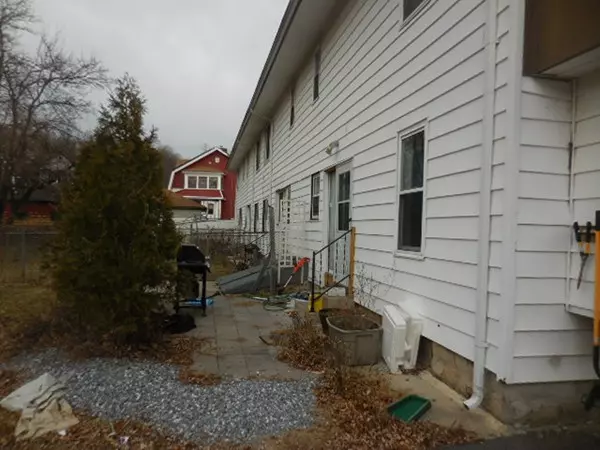 West Springfield, MA 01089,12 Sylvan St