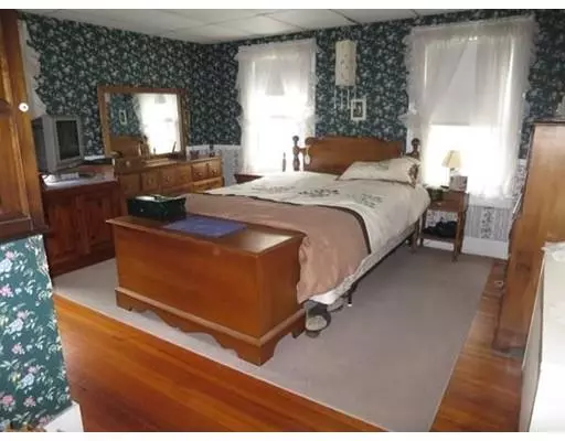 Huntington, MA 01050,8 Prospect St