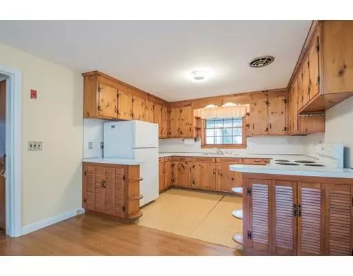 Wayland, MA 01778,37 Red Barn Rd