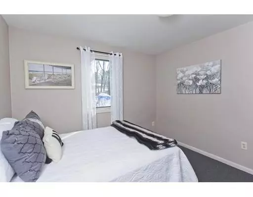 East Longmeadow, MA 01028,21 Glen Heather Ln