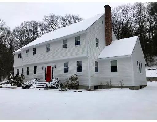 281 North St, Medfield, MA 02052