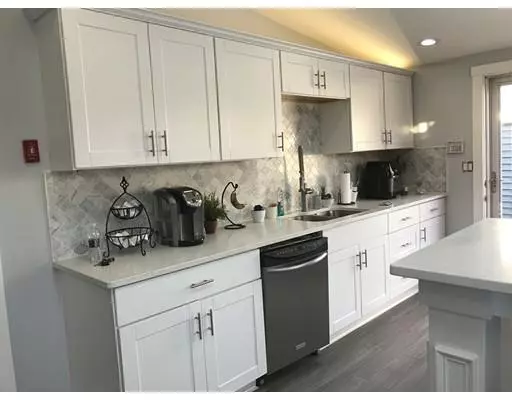 Acushnet, MA 02743,32 Bernard St