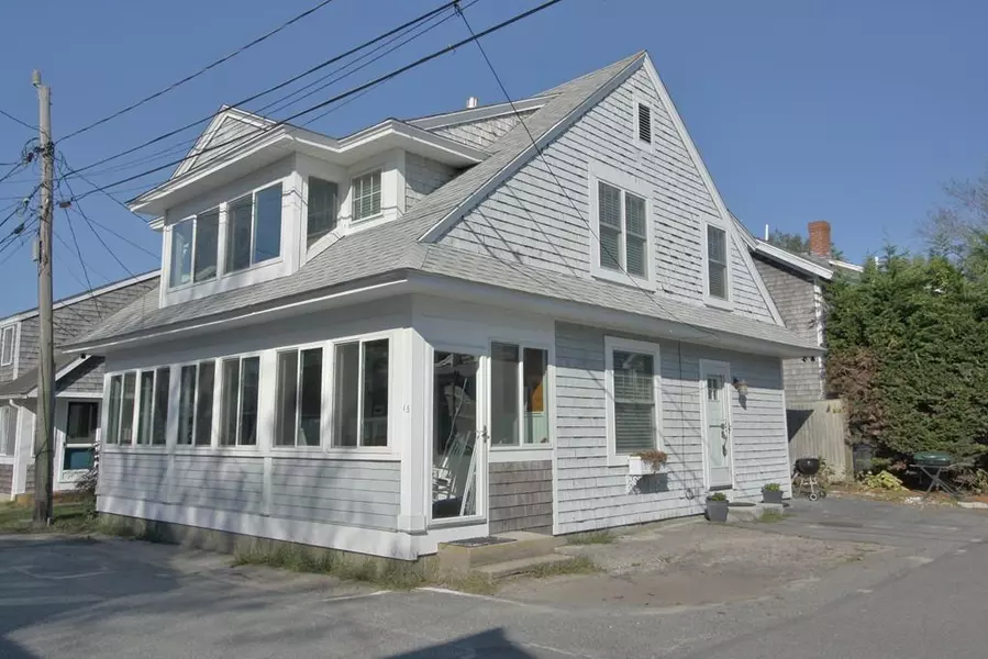 15 Ocean Ave, Harwich, MA 02646