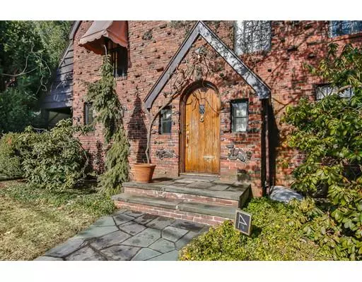 Arlington, MA 02474,4 Robin Hood Rd