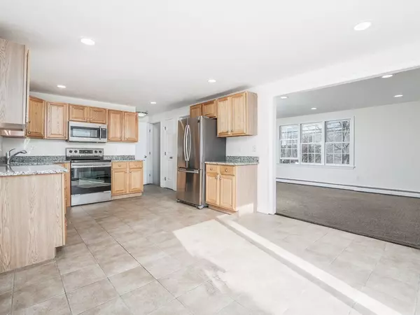 Milford, MA 01757,2 Lee St #A