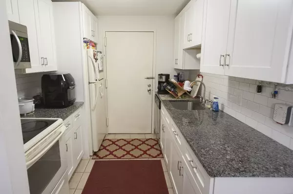 Natick, MA 01760,23 Village Rock Lane #18