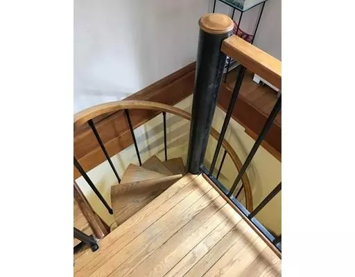 Granby, MA 01033,8 Karen Dr